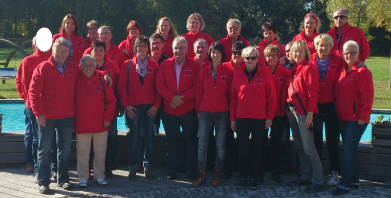 Gruppenfoto am Schwimmbad